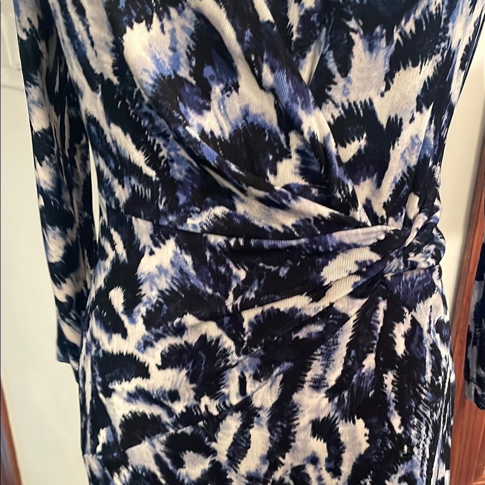 Chico’s Traveler Blue Leopard Faux Wrap Black and White Patterned Dress Size 0 - Picture 8 of 10
